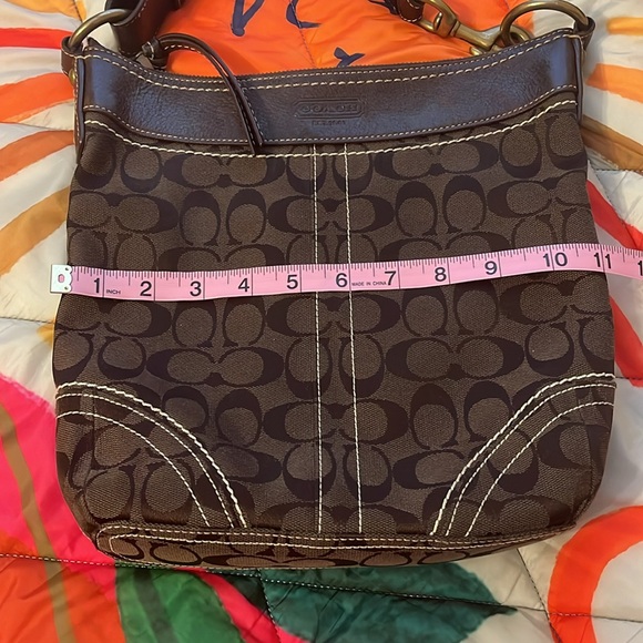 Gorgeous Coach Crossbody - Picture 2 of 11